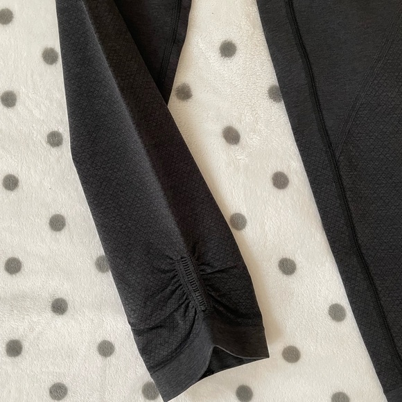 Lululemon crop leggings - Picture 2 of 2